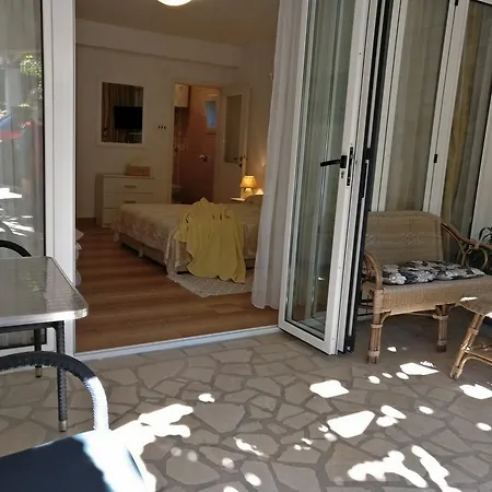 Ana - * Rovinj